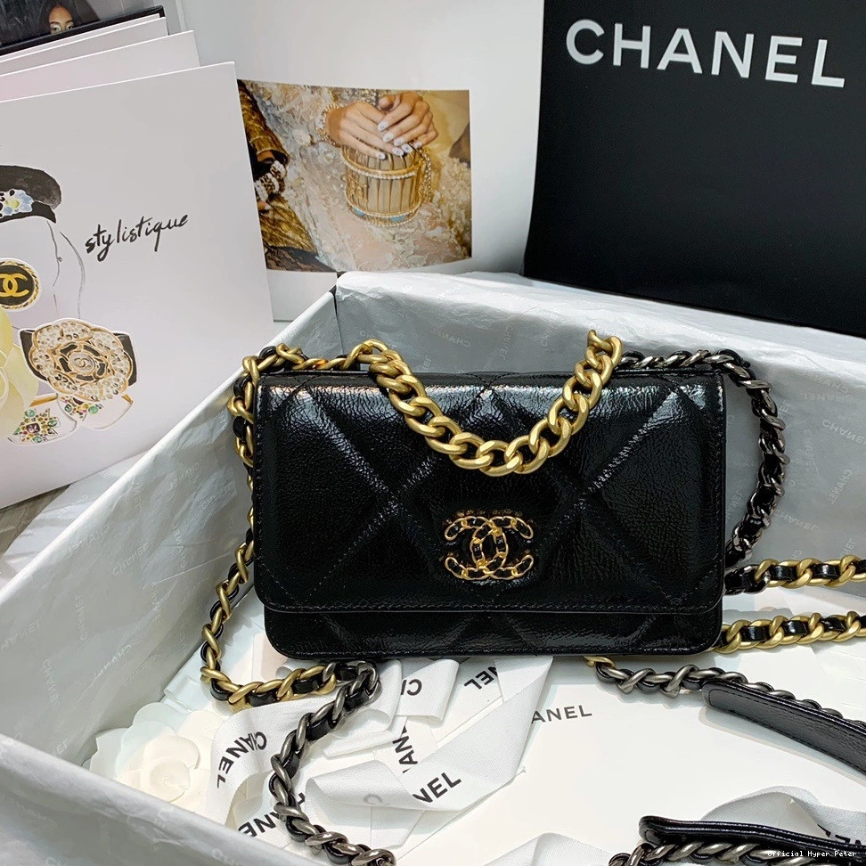Hyper Peter WALLET ON CHANEL19 CHAIN 0708